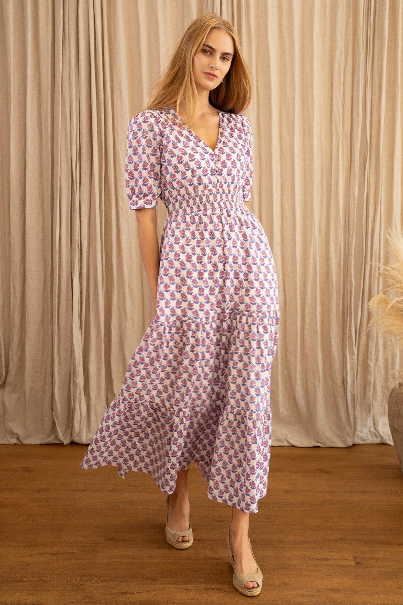 Billie Short Sleeve Organic Cotton Dress | Lily Flower White/Grey/Pink